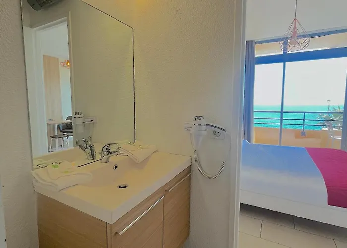 T2 Avec Piscine Chauffée - Vue Exceptionnelle- Les Calanques Routes Des Sanguinaires- Parking Inclus&wifi * Ajaccio (Corsica)